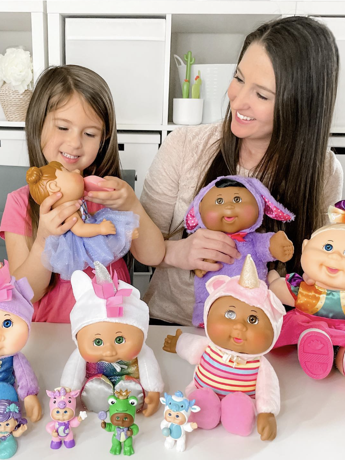 Mom influencer creating toy content with her daughter for an influencer marketing campaign